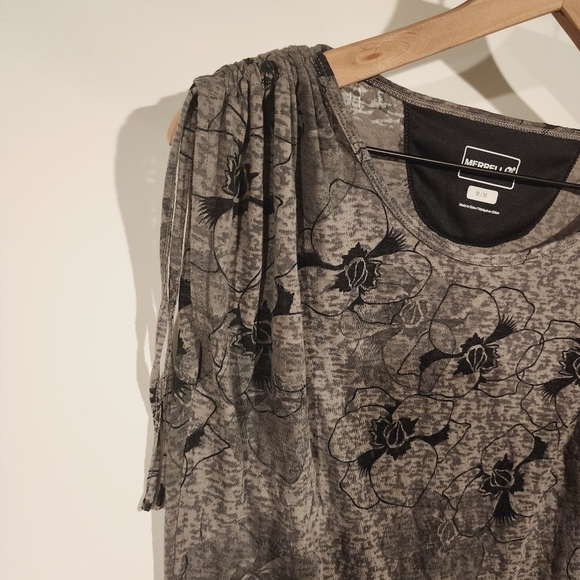 Merrell Cinch Gather Shoulder Burnout Tee Grey Flower Outdoor Hiking Shirt sz Md - Picture 3 of 9